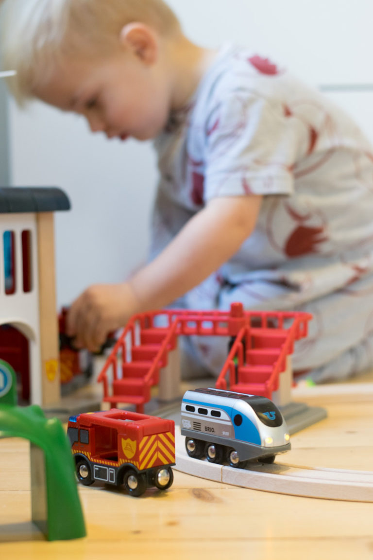 BRIO Bahn Smart Tech Zug im Test | Holzeisenbahn & Holzspielzeug